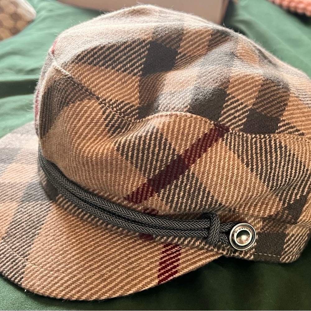 ❌❌SOLD‼️❌❌New* Burberry Smokey print check hat